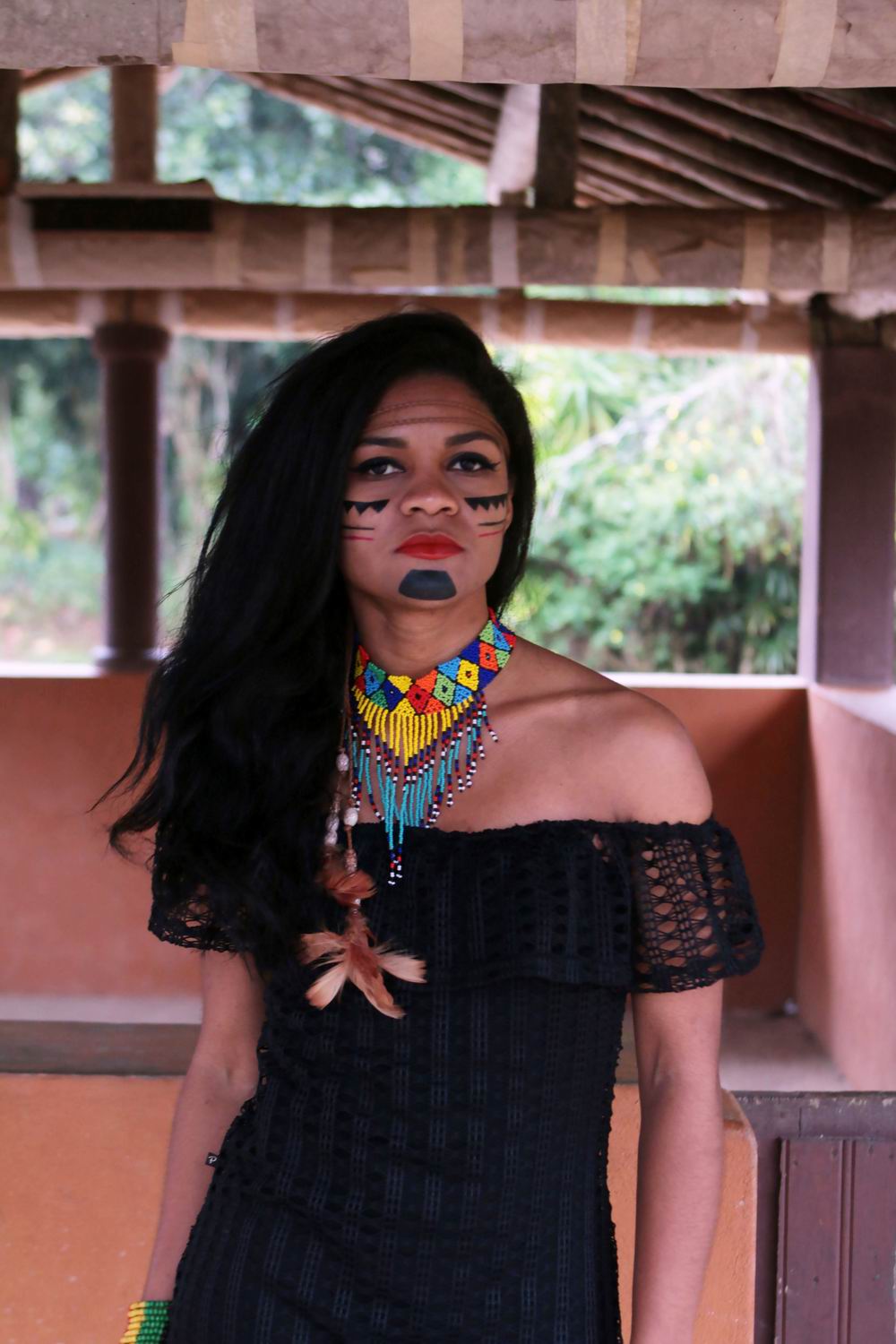 As indias Pataxós ainda mantém viva a cultura Indígena com suas pinturas  corporais, com seus colares e … | Indio norte americano, Indios  brasileiros, Indios pataxos