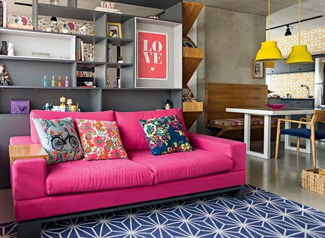 sala-sofa-rosa-tapete-azul