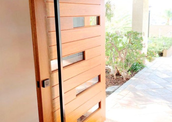 Casas com Porta Pivotante Tendência 2025