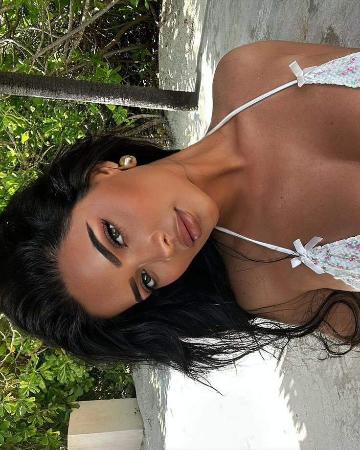 Como Fazer a Maquiagem Durar 12 Horas em Eventos de Casamento na Praia (Produtos Waterproof de Alto Padrão)