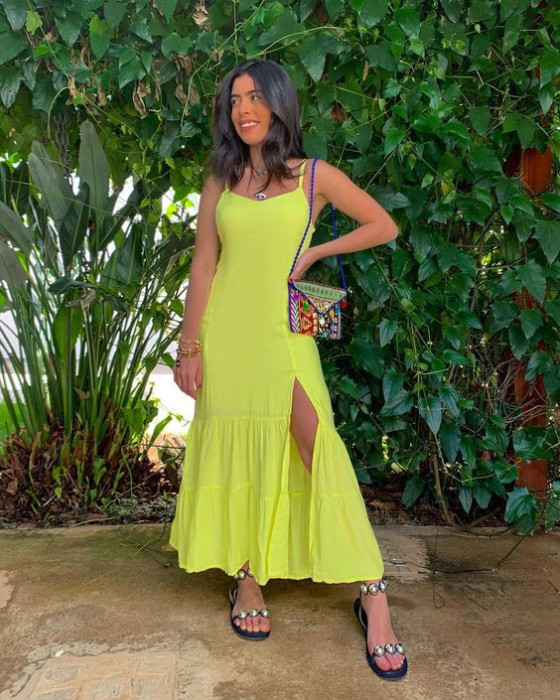 12 Tend Ncias De Vestidos Para Usar Em 2025 Amarelo Vestidos Com Cortes Simples E Elegantes 560x700