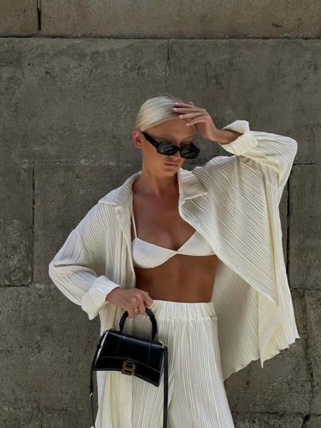 calca-branca-larga-e-de-cintura-alta-e-sandalias-de-plataforma.