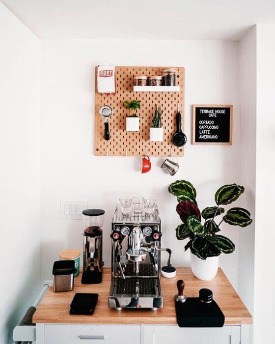 Cantinho do café na bancada da cozinha: saiba tudo!
